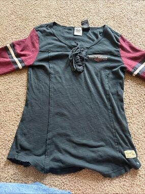 B54 Women’s Md Harley-Davidson Black Top with Burgundy Striped 3/4 Sleeves